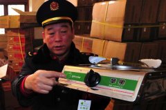 武漢一賣山寨燃氣灶的居然是蘋果iphone真雷人！